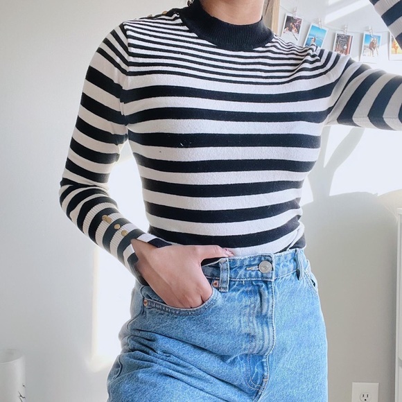 White and black  striped sweater/ long sleeve top from ZARA. - Picture 1 of 3